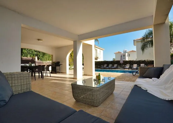 Paralia Spacious 4bdr Villa Protaras