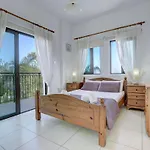 Paralia Spacious 4bdr فيلة *
