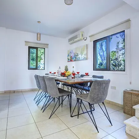 Paralia, Spacious 4bdr Villa, Close To Fig Tree Bay Protaras