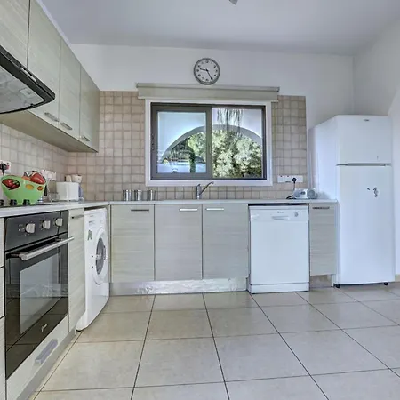 Paralia, Spacious 4bdr Villa, Close To Fig Tree Bay Villa Protaras