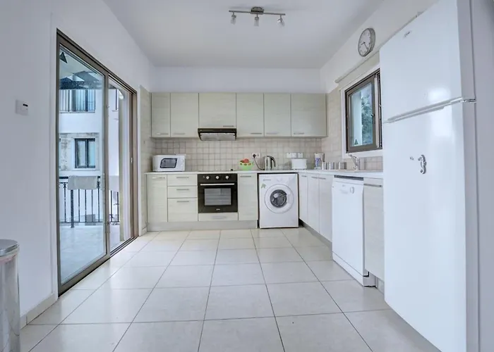 Paralia Spacious 4bdr * Πρωταράς