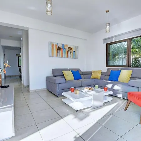 Villa Protaras Paralia, Spacious 4Bdr Central Protaras Villa, Close To Fig Tree Bay Beach