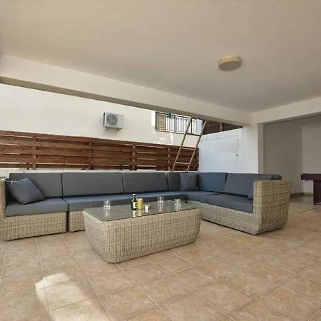Villa Protaras Paralia, Spacious 4Bdr Central Protaras Villa, Close To Fig Tree Bay Beach Villa Protaras