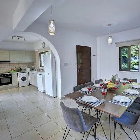 Villa Protaras Paralia, Spacious 4Bdr Central Protaras Villa, Close To Fig Tree Bay Beach * Protaras