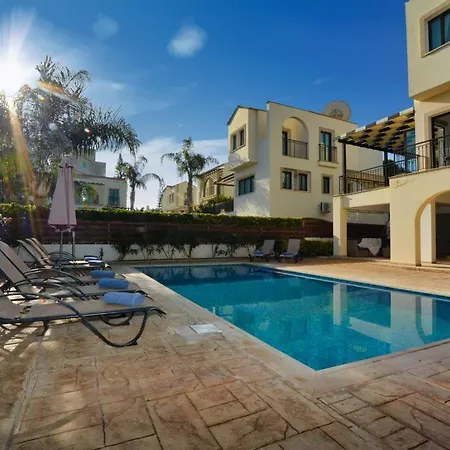 Villa Protaras Paralia, Spacious 4Bdr Central Protaras Villa, Close To Fig Tree Bay Beach Protaras