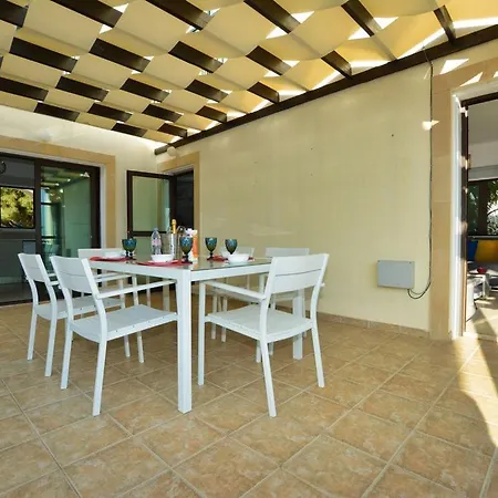 Villa Protaras Paralia, Spacious 4Bdr Central Protaras Villa, Close To Fig Tree Bay Beach