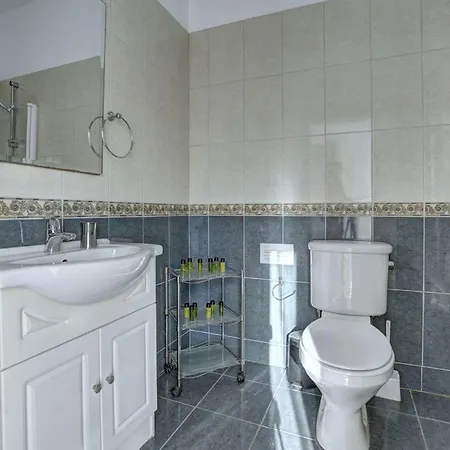 Villa Protaras Paralia, Spacious 4Bdr Central Protaras Villa, Close To Fig Tree Bay Beach