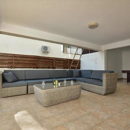 Villa Protaras Paralia, Spacious 4Bdr Central Protaras Villa, Close To Fig Tree Bay Beach Villa Protaras
