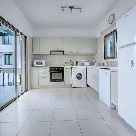 Villa Protaras Paralia, Spacious 4Bdr Central Protaras Villa, Close To Fig Tree Bay Beach