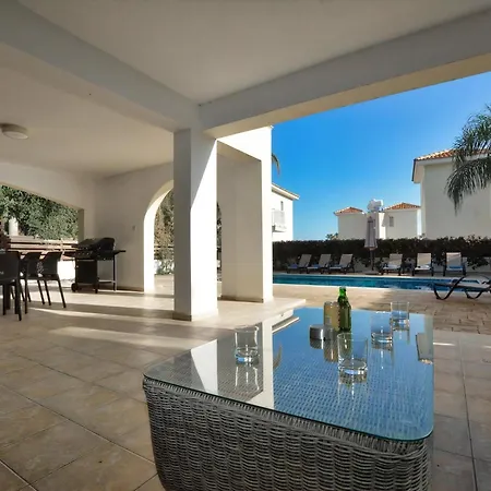 Villa Protaras Paralia, Spacious 4Bdr Central Protaras Villa, Close To Fig Tree Bay Beach Villa *