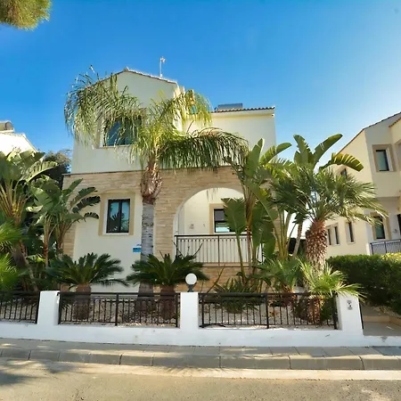 Villa Protaras Paralia, Spacious 4Bdr Central Protaras Villa, Close To Fig Tree Bay Beach Villa Protaras