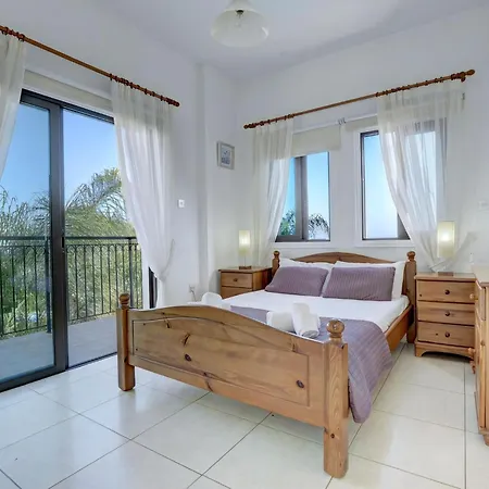 Villa Protaras Paralia, Spacious 4Bdr Central Protaras Villa, Close To Fig Tree Bay Beach * Protaras